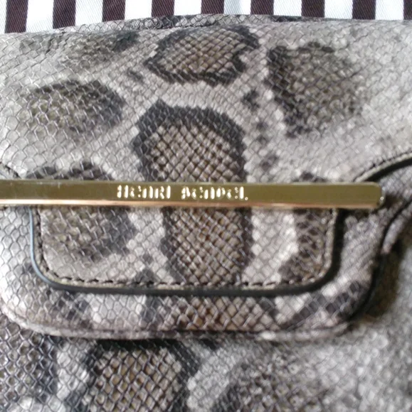 Henri Bendel Rare Snakeskin Convertible Handbag - Picture 5 of 13